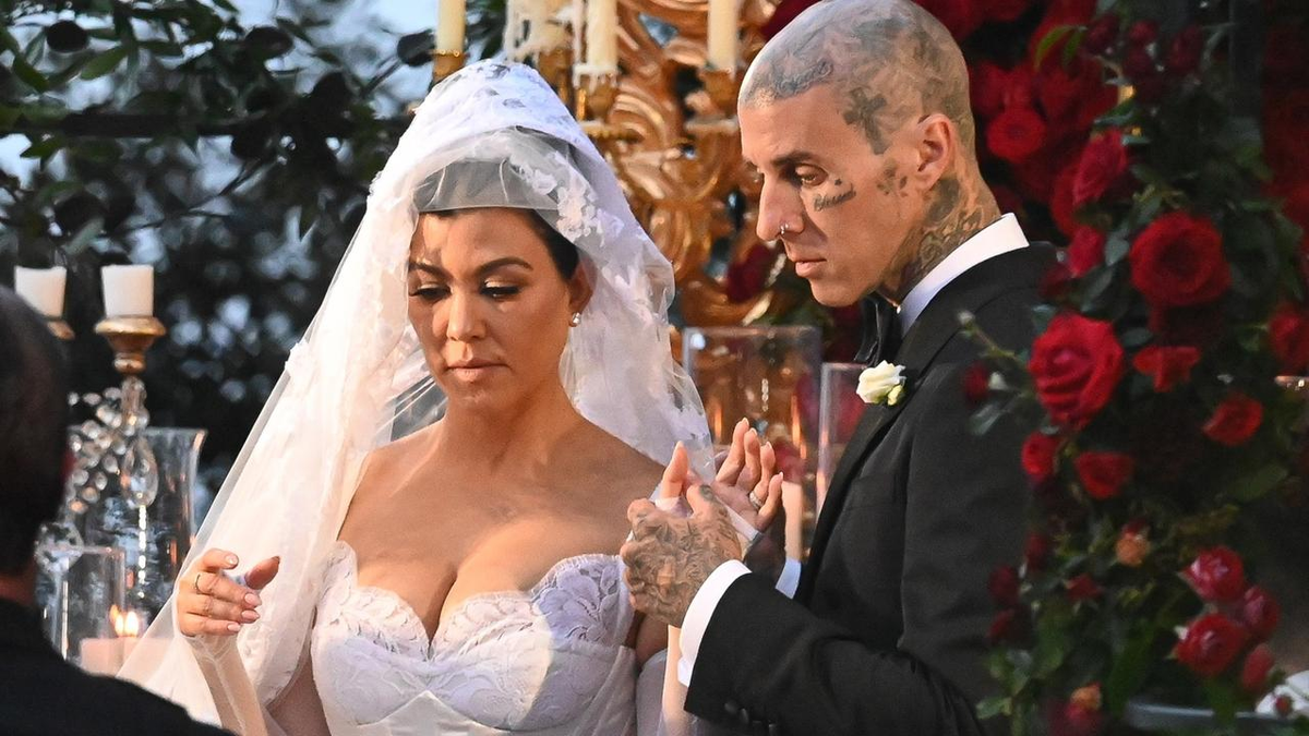 Kourtney Kardashian Y Travis Barker Se Casaron En Una Lujosa Y Millonaria Boda En Italia 