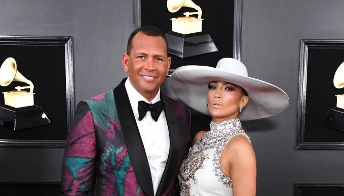 JLo y Alex Rodriguez festejan dos años de amor en la red carpet de los Grammys