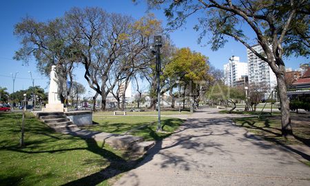 El viernes estará caluroso y soleado o con poca nubosidad, según el pronóstico del tiempo. El viernes estará caluroso y soleado o con poca nubosidad, según el pronóstico del tiempo.