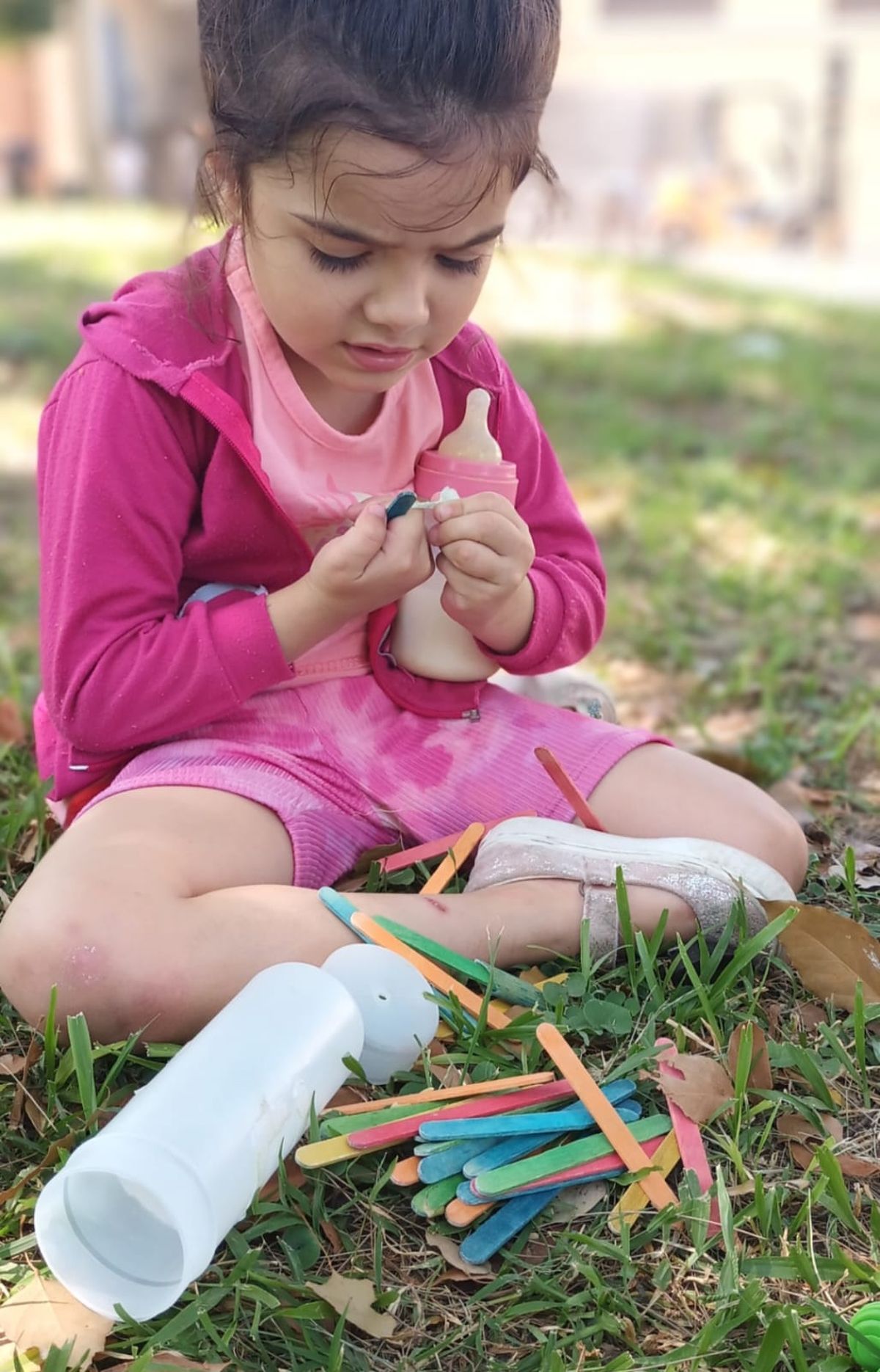 La actividad de los acompañantes terapéuticos no está regulada. Organizaciones nuclean a los profesionales que la ejercen con el objetivo de lograr reglamentaciones que regulen su trabajo. La actividad de los acompañantes terapéuticos no está regulada. Organizaciones nuclean a los profesionales que la ejercen con el objetivo de lograr reglamentaciones que regulen su trabajo.