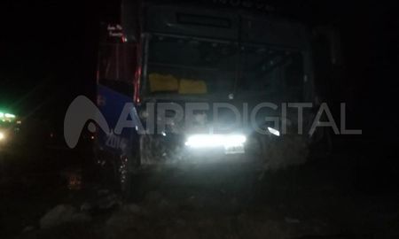 Así quedó el colectivo tras el vuelco sobre la ruta 34. Así quedó el colectivo tras el vuelco sobre la ruta 34.