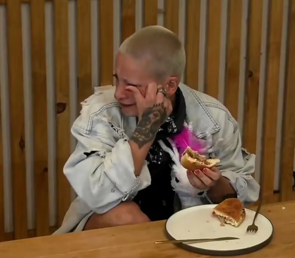 Furia rompió en llanto. Furia rompió en llanto.