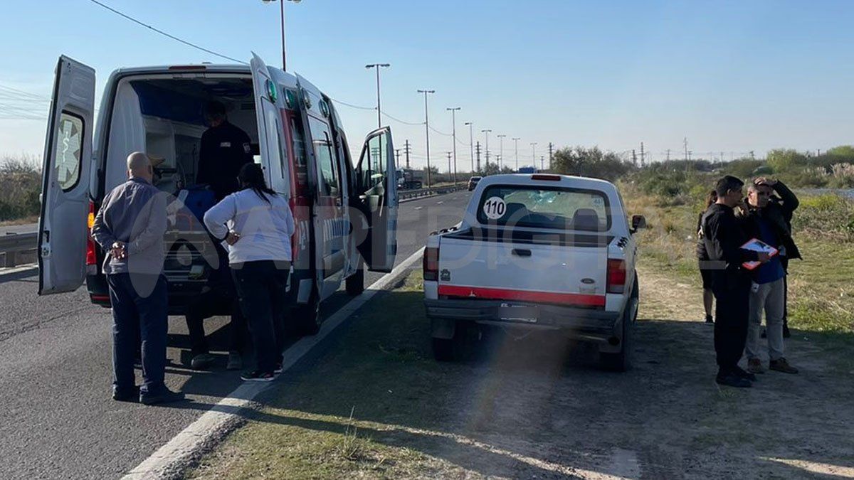 Una ambulancia del 107 atendió en el lugar a un conductor que resultó herido en la cabeza.