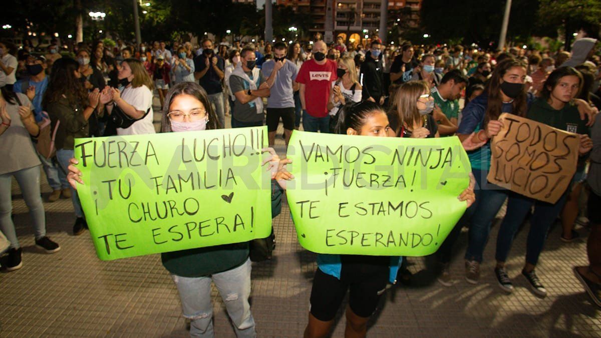 El sábado por la noche se convocó frente a Casa de Gobierno una movilización que pidió justicia por el ataque a Lucio Belfiori y más seguridad para la población de Santa Fe.