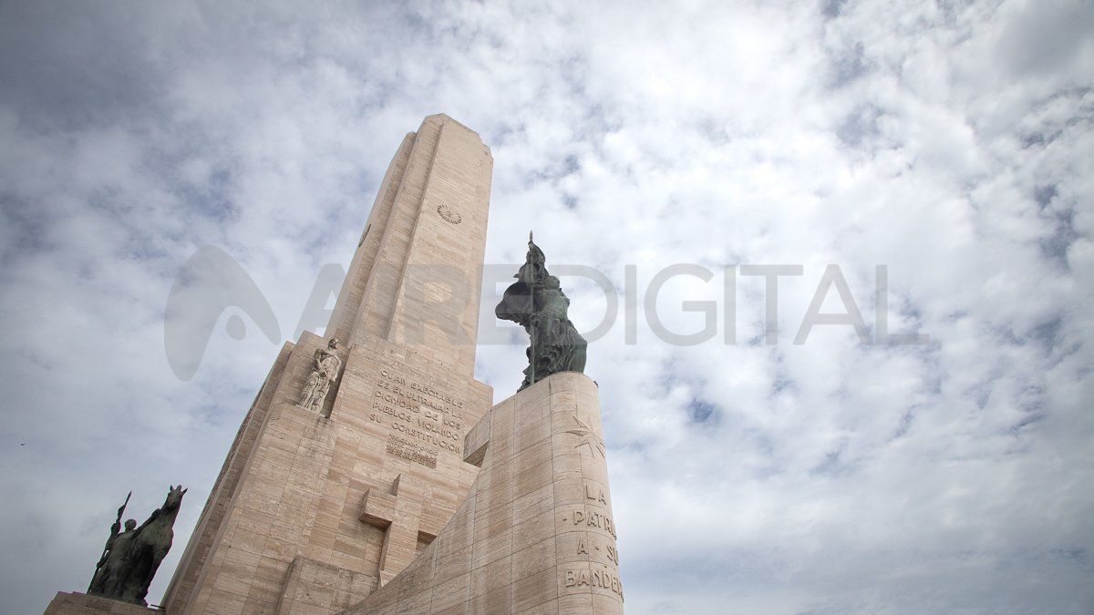 Omar Perottianunció que la Nación adjudicó la obra de restauración del Monumento a laBandera.