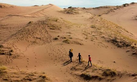 Escapada a un mágico desierto escondido de Mendoza, médanos, bosques y paisajes únicos. Escapada a un mágico desierto escondido de Mendoza, médanos, bosques y paisajes únicos.