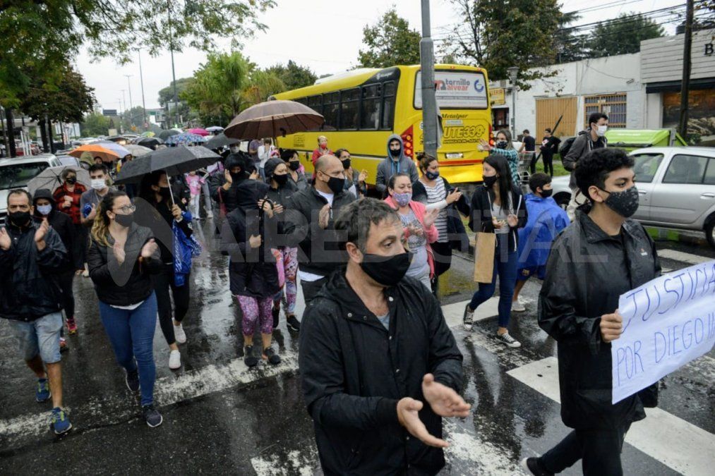 El robo y el choque a los ladrones ocurrieron el jueves pasado en el barrio de Fisherton de Rosario. 