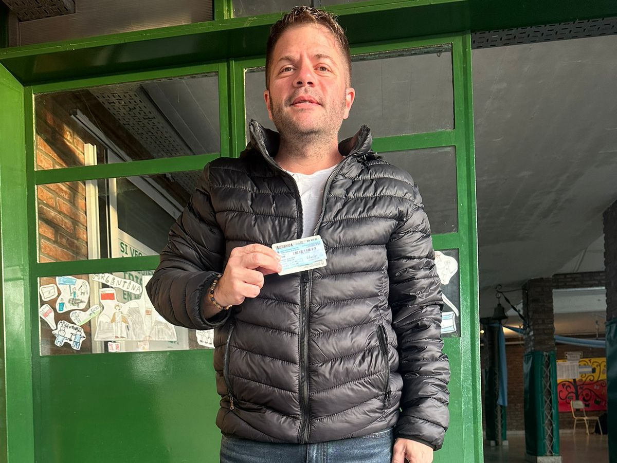 El precandidato a diputado nacional por Unidos para Cambiar Santa Fe, Juan Cruz Cándido, votó este domingo en la localidad de Empalme Villa Constitución. El precandidato a diputado nacional por Unidos para Cambiar Santa Fe, Juan Cruz Cándido, votó este domingo en la localidad de Empalme Villa Constitución.