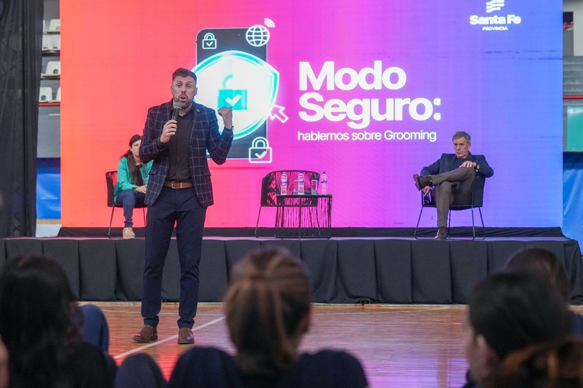 Hernán Navarro, fundador de Grooming Argentina y referente internacional en la temática. Hernán Navarro, fundador de Grooming Argentina y referente internacional en la temática.