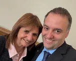 La jefa del bloque de senadores de La Libertad Avanza, Patricia Bullrich, sostuvo este miércoles que el jefe de Gabinete, Manuel Adorni, tiene que presentar su declaración jurada “de manera inmediata”. La jefa del bloque de senadores de La Libertad Avanza, Patricia Bullrich, sostuvo este miércoles que el jefe de Gabinete, Manuel Adorni, tiene que presentar su declaración jurada “de manera inmediata”.