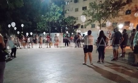 El martes a la noche los vecinos de barrio El Pozo, en donde Ignacio Valentín vivía junto a su familia, realizaron la primera suelta de globos en honor al pequeño. El martes a la noche los vecinos de barrio El Pozo, en donde Ignacio Valentín vivía junto a su familia, realizaron la primera suelta de globos en honor al pequeño.