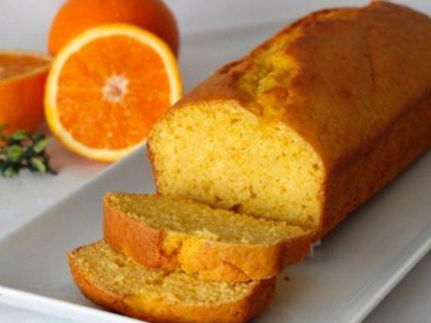 El budín de naranja más húmedo y rico.