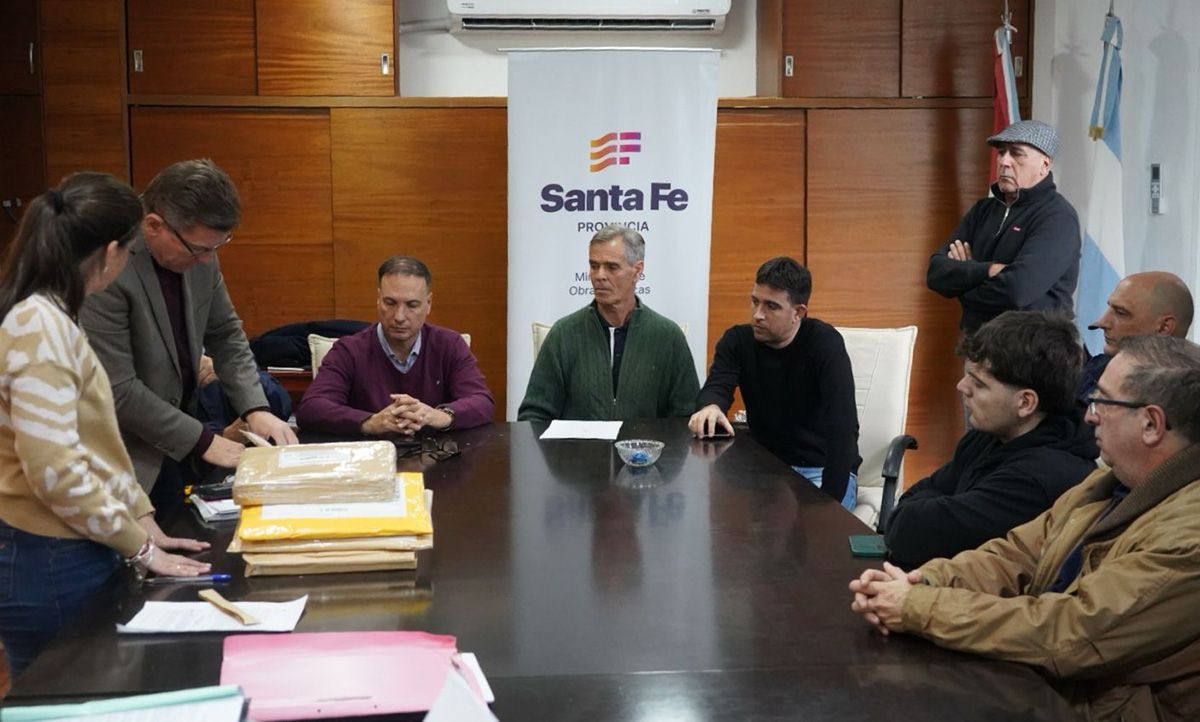 El Gobierno de Santa Fe abrió las ofertas económicas de la licitación para la reconstrucción integral de 39 kilómetros entre el Arroyo Saladillo Amargo y el Río Salado. El Gobierno de Santa Fe abrió las ofertas económicas de la licitación para la reconstrucción integral de 39 kilómetros entre el Arroyo Saladillo Amargo y el Río Salado.