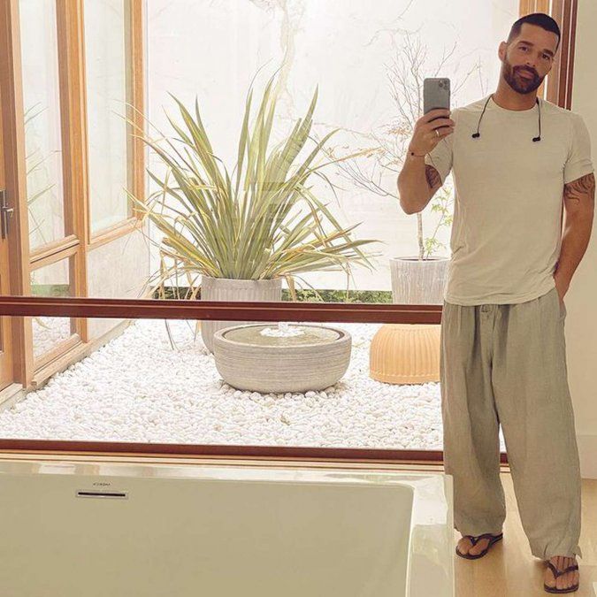 Otra de sus apuestas casuales: look pijama.&nbsp;