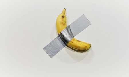 Mauricio Cattelan, Comedian, 2019. La obra de los 120 mil dólares. Mauricio Cattelan, Comedian, 2019. La obra de los 120 mil dólares.