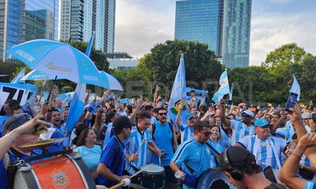 Multitudinario banderazo argentino en Houston. Multitudinario banderazo argentino en Houston.
