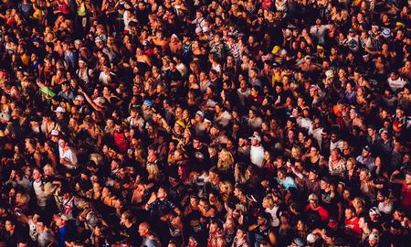 Se espera que la edición de este Lollapalooza se celebre a ‘lo grande’, ya que llega su ‘tercer piso’, es decir, el 30 aniversario de este encuentro de música, reflectores, colores, diversión y diversidad.