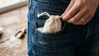 Guardar una bolsita con arroz en el bolsillo del jean: por qué lo recomiendan