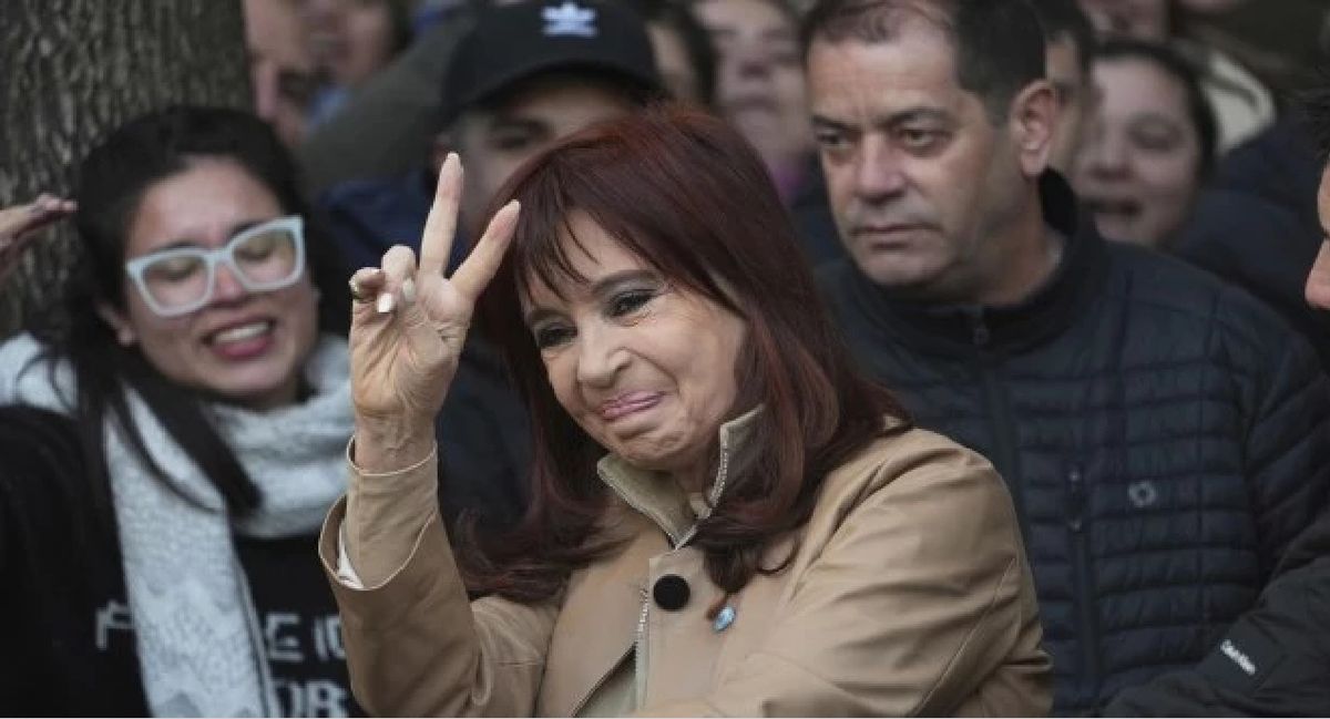 La Justicia pide a Migraciones reforzar controles para evitar que Cristina Kirchner salga del país