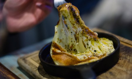 Provoleta a la parrilla: la receta sencilla para disfrutar en familia Provoleta a la parrilla: la receta sencilla para disfrutar en familia