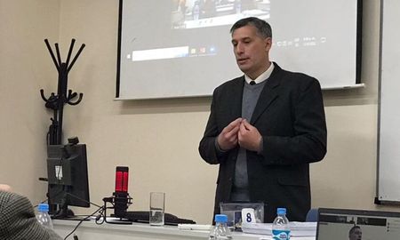 Pablo Olivares, uno de los integrantes de los equipos técnicos del gobernador electo, Maximiliano Pullaro, brindará un informe técnico respecto al estado de las cuentas de la provincia. Pablo Olivares, uno de los integrantes de los equipos técnicos del gobernador electo, Maximiliano Pullaro, brindará un informe técnico respecto al estado de las cuentas de la provincia.