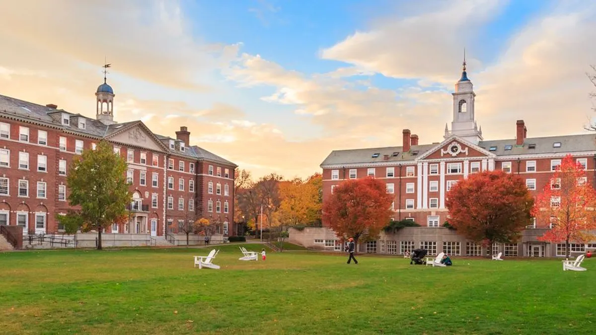 Las cien páginas del informe hacen varias recomendaciones para asignar el dinero