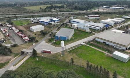 El área industrial Los Polígonos está ubicada en el noroeste de la ciudad de Santa Fe. El área industrial Los Polígonos está ubicada en el noroeste de la ciudad de Santa Fe.