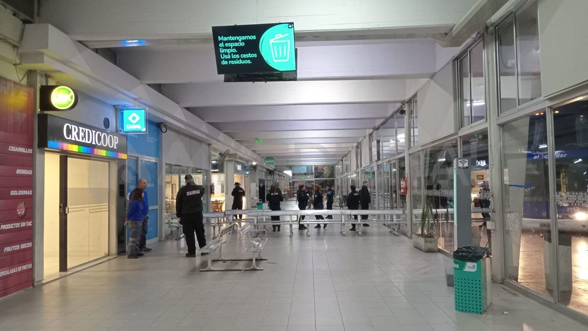 Un hombre se descompensó y falleció en el hall de la Terminal de Ómnibus de Santa Fe Un hombre se descompensó y falleció en el hall de la Terminal de Ómnibus de Santa Fe