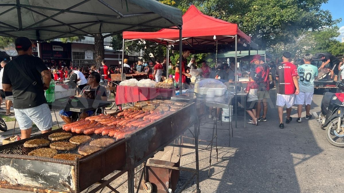 Fútbol y choripán en Colón. Fútbol y choripán en Colón.