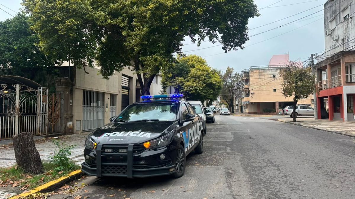 Una mujer de 87 años fue víctima del cuento del tío en barrio Sur de Santa Fe. Los estafadores se hicieron pasar por la Anses y se llevaron una importante suma en dólares.