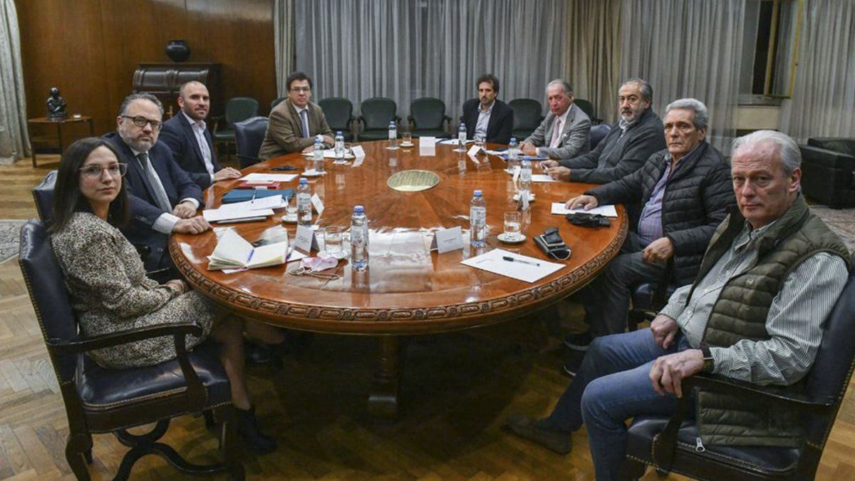 Del encuentro participaron el presidente de la UIA