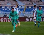 Sergio Ramos grita su gol de penal, el primero de los dos con el que Real Madrid venció 2-1 a la Real Sociedad. Sergio Ramos grita su gol de penal, el primero de los dos con el que Real Madrid venció 2-1 a la Real Sociedad.