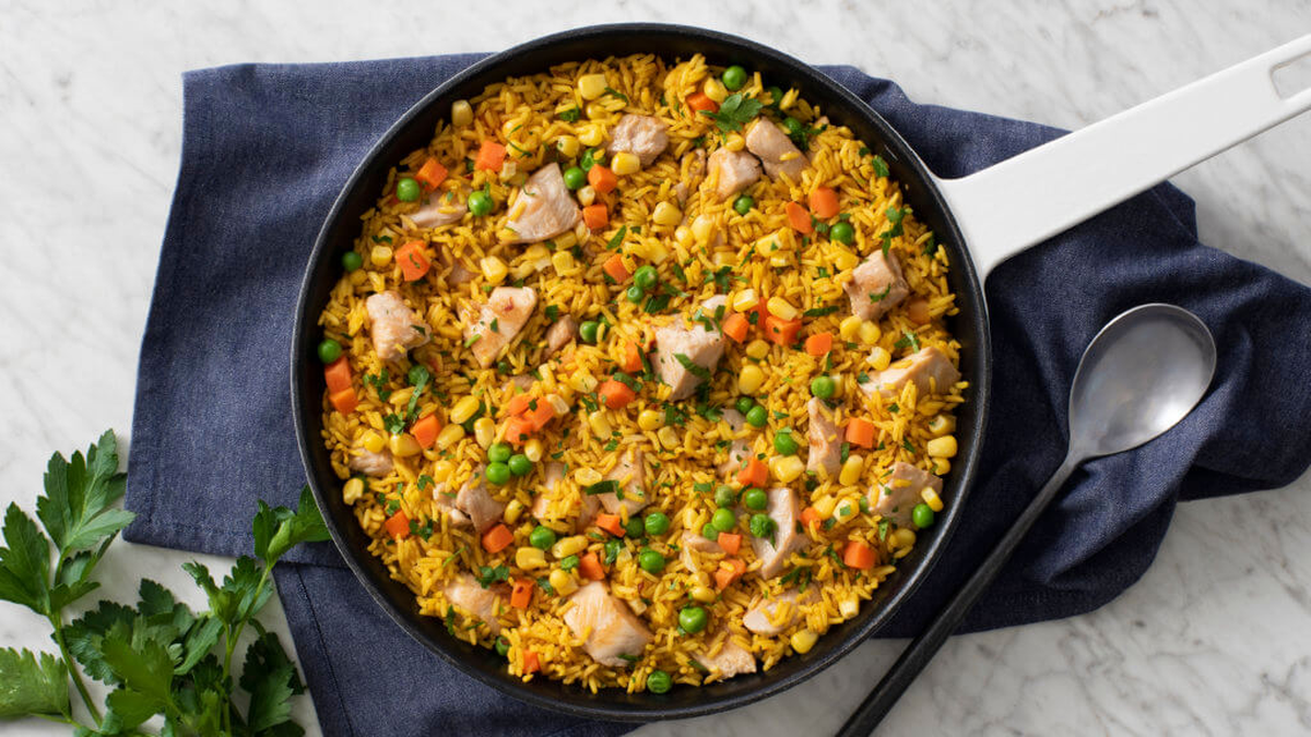 La receta de arroz con pollo es muy fácil de replicar en casa. La receta de arroz con pollo es muy fácil de replicar en casa.