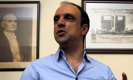 ?el gobernador tiene que respetar la constitucion por la que juro? ?el gobernador tiene que respetar la constitucion por la que juro?