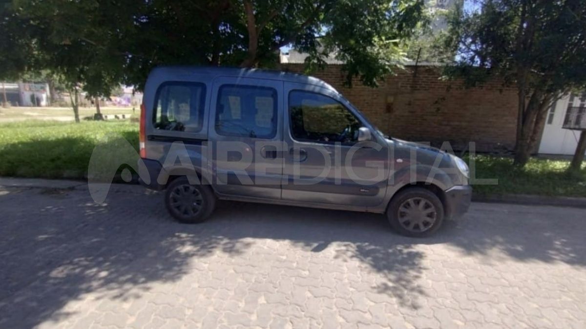 Dejó el vehículo estacionado supuestamente en Aristóbulo del Valle y Castelli