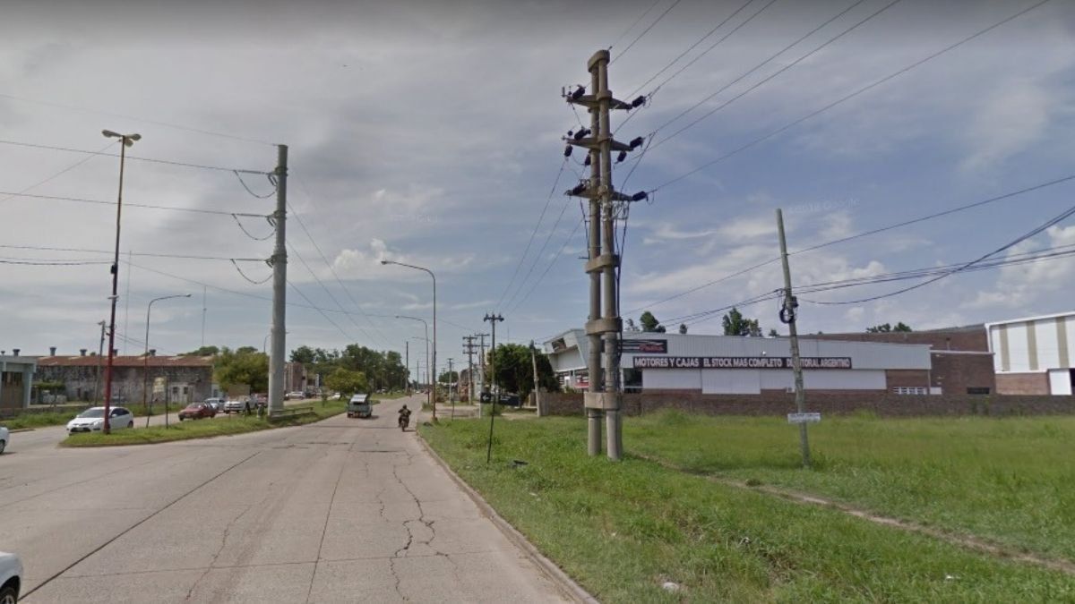 Le apoyaron un arma en el estómago a una mujer para robarle.