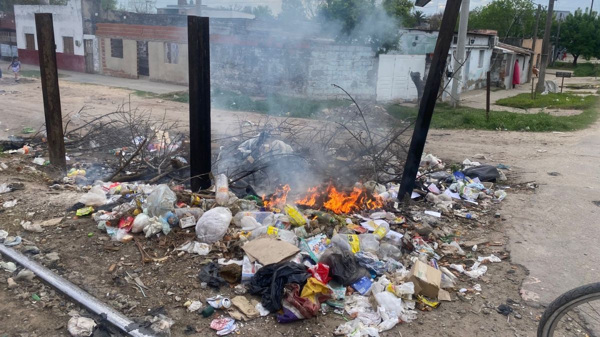 La quema de basurales, una problemática que no es esquiva al barrio Alfonso. La quema de basurales, una problemática que no es esquiva al barrio Alfonso.