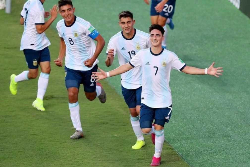 Mundial Sub 17: Argentina derrotó a Tayikistán y jugará con Paraguay