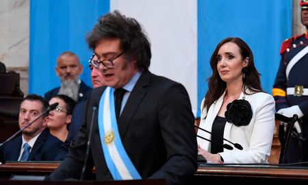 Frente a los legisladores, autoridades nacionales y provinciales, el mandatario hizo un balance de su primer año de gestión de Gobierno. Frente a los legisladores, autoridades nacionales y provinciales, el mandatario hizo un balance de su primer año de gestión de Gobierno.