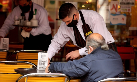 El insólito mensaje que cliente le dejó en el ticket al mozo que lo atendió El insólito mensaje que cliente le dejó en el ticket al mozo que lo atendió