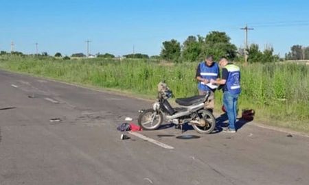 A bordo de la motocicleta iban cuatro personas -dos menores y dos mayores-, al momento del accidente fatal. A bordo de la motocicleta iban cuatro personas -dos menores y dos mayores-, al momento del accidente fatal.