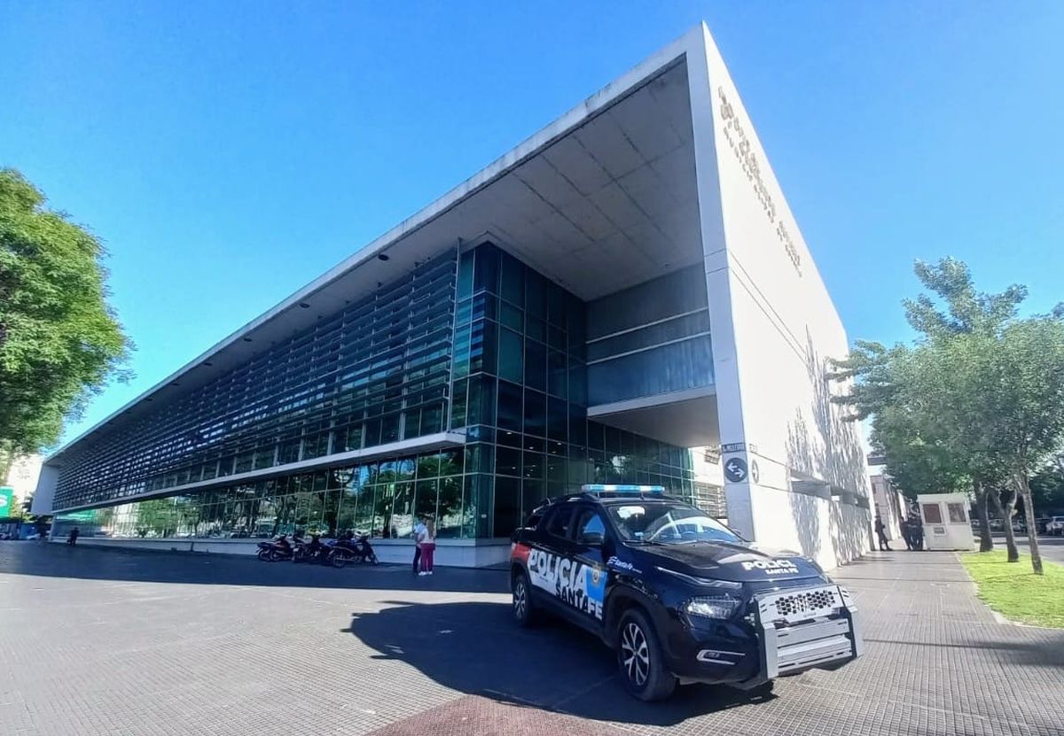 Cantero había sido trasladado, en primera instancia, al hospital Roque Sáenz Peña, pero ante su delicado estado de salud fue derivado al hospital de Emergencias Clemente Álvarez (HECA).