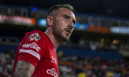 El volante argentino del Toluca dio positivo de coronavirus, siendo uno de los tantos integrantes del plantel del club mexicano en ser diagnosticados con covid-19. El volante argentino del Toluca dio positivo de coronavirus, siendo uno de los tantos integrantes del plantel del club mexicano en ser diagnosticados con covid-19.