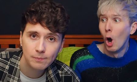 Dan Howell y Phil Lester confirmaron su relación amorosa luego de 16 años juntos. Dan Howell y Phil Lester confirmaron su relación amorosa luego de 16 años juntos.