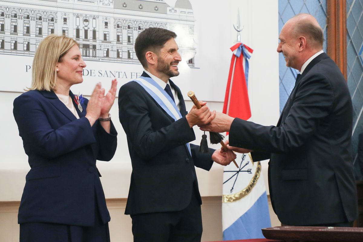 Pullaro y Perotti durante la ceremonia de traspaso de mando.