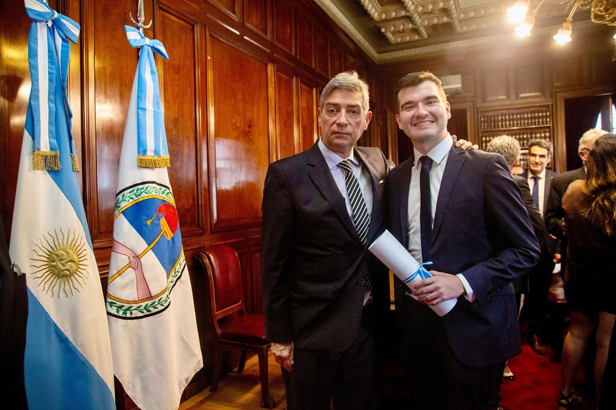 El premio de la Asociación Argentina de Derecho Procesal fue para Martín Ugalde por su trabajo sobre el rol de la Corte Suprema en casos de “omisiones legislativas”. El premio de la Asociación Argentina de Derecho Procesal fue para Martín Ugalde por su trabajo sobre el rol de la Corte Suprema en casos de “omisiones legislativas”.