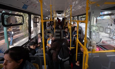 Nuevo mes, nuevo drama en la ciudad de Santa Fe relacionado al servicio de colectivos. Nuevo mes, nuevo drama en la ciudad de Santa Fe relacionado al servicio de colectivos.