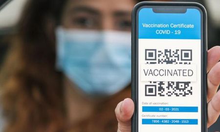 Tras dos meses sin restricciones, Dinamarca vuelve a utilizar el pasaporte sanitario. Tras dos meses sin restricciones, Dinamarca vuelve a utilizar el pasaporte sanitario.