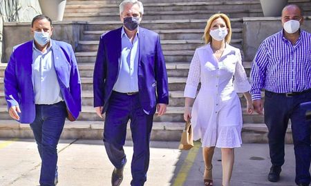 El jefe de Estado volverá el lunes a la Ciudad de Buenos Aires, donde retomará sus actividades de agenda, entre las que se encuentra la toma de juramento a los nuevos ministros del Gabinete nacional, prevista para las 16.
