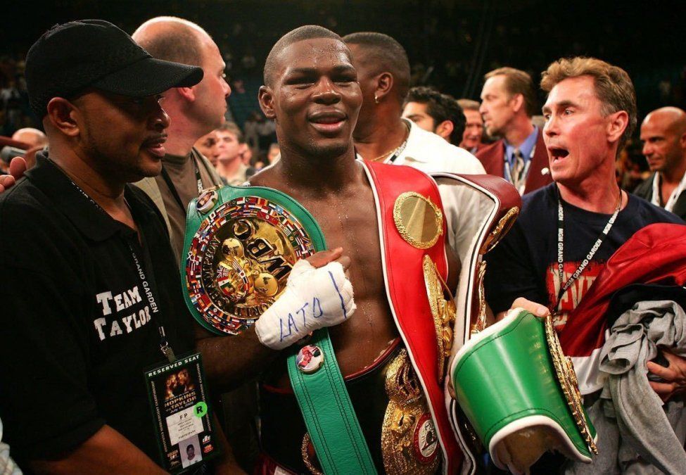 El segundo que ostentó los cuatro cinturones de una misma categoría fue el estadounidense Jermain Taylor quien, el 16 de julio de 2005 –y también en el MGM Grand Garden Arena de Las Vegas–, le GPP 12 (dividido) a Hopkins, quien efectuaba su 21ª defensa como rey de los medianos.
